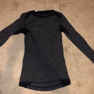 Lululemon size 2 grey reversible long sleeve top